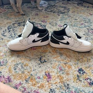 Nike Kids Sneakers in Black and White